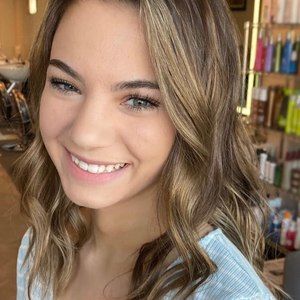 Meet your Posher, Kayla